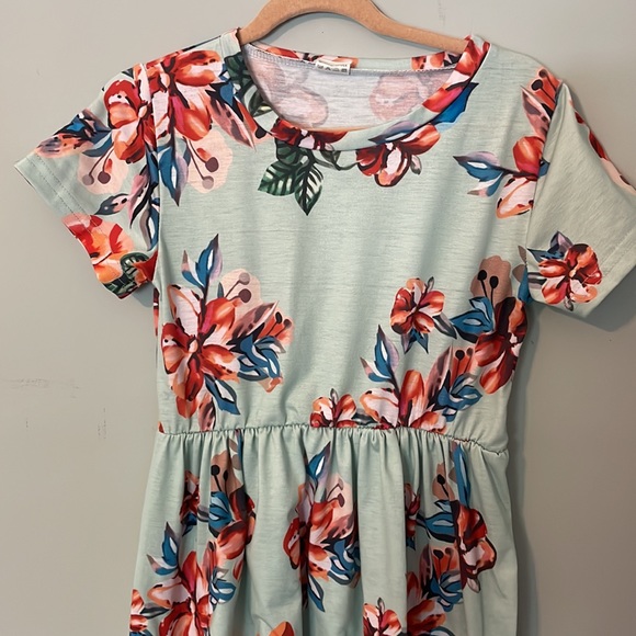 Girl’s Long Dress Size 6 - Picture 2 of 3